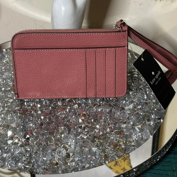 NWT Kate Spade Nee York Lucy Small L Zip Wristlet. Retail $129.00